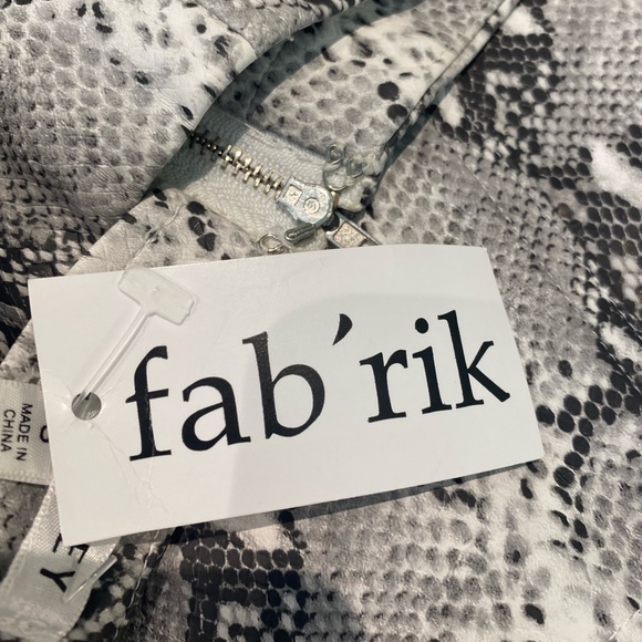 Fab’rik faux snake skin skirt. NWT - Picture 5 of 8